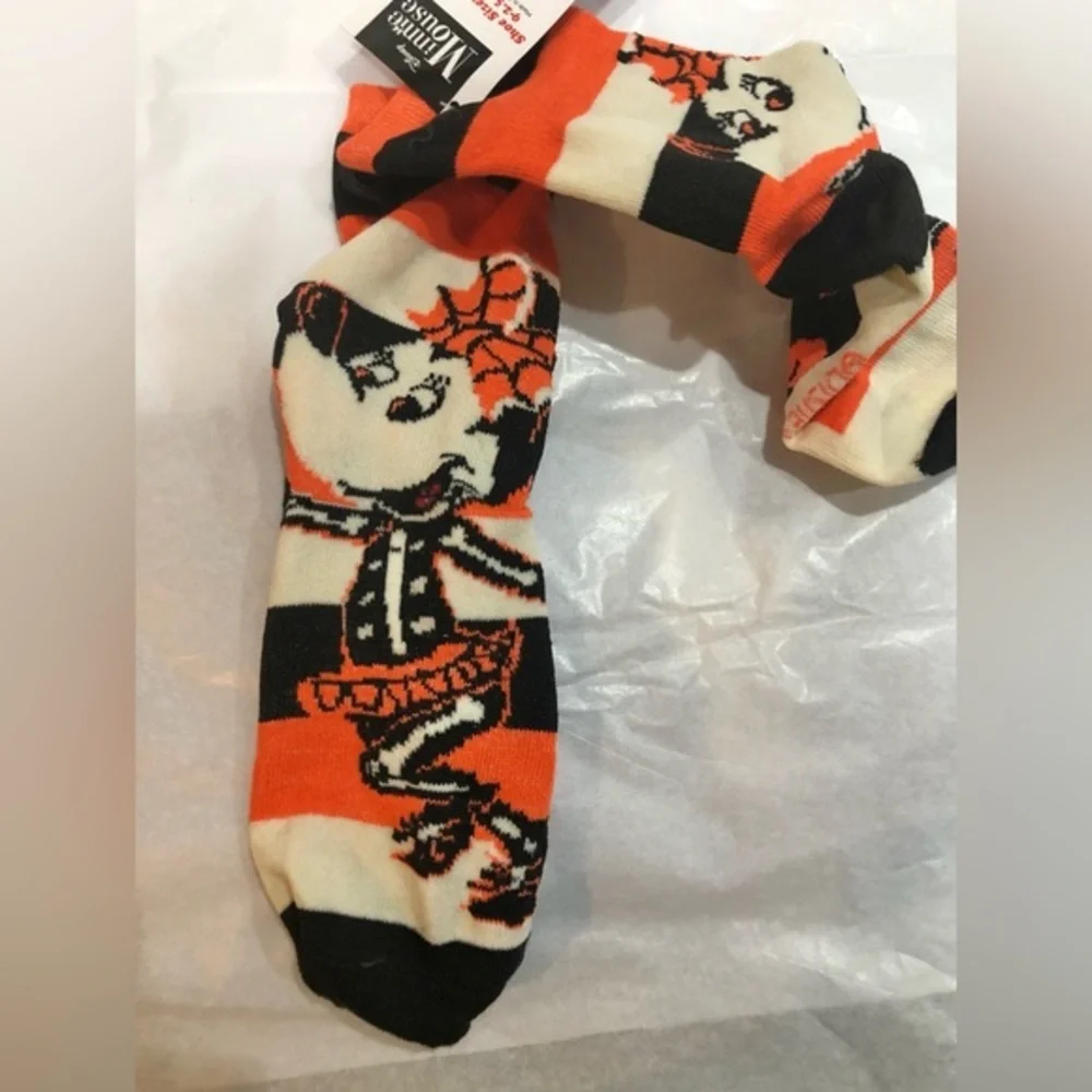 Disney’s Minnie Mouse skeleton striped‎ halloween theme socks size 9-2.5 new